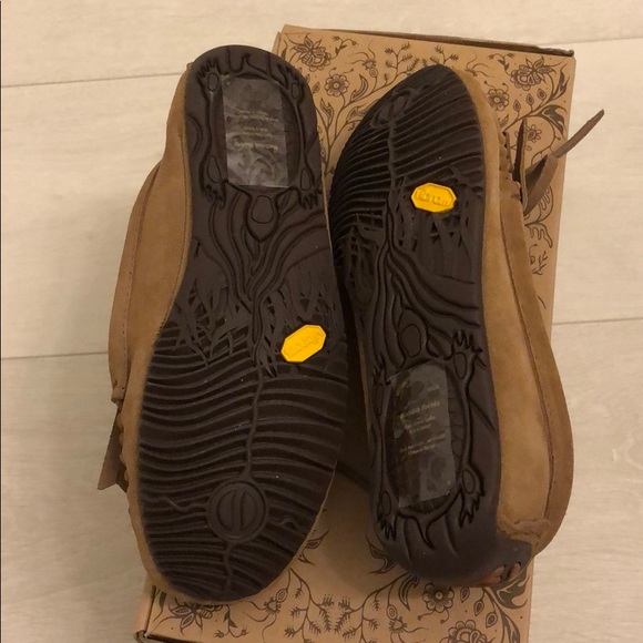 Manitobah Mukluks Sunshine Moccasin - Picture 2 of 5